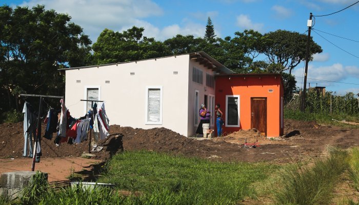 An affordable home featuring a pink-toned room: The Mtshali family is one of approximately 2 400 people living in rural Umbumbulu. Sharing a small outbuilding on a friend’s homestead, they became the starting point for a partnership between the community and eThekwini Municipality to reimagine dignified, affordable housing. Through a ‘listening to build’ approach, residents guided the design of their own homes, resulting in the Mtshali house and a culturally rooted masterplan for the area. Initiated by Wandile Mthiyane as a student project at Andrews University, he later took a year off to help build the Mtshali family’s home.